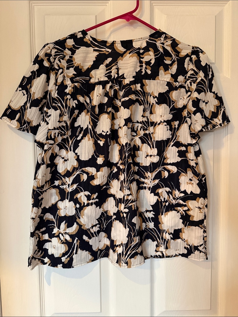 LOFT Navy and Cream Floral textured Short Sleeve Blouse - Picture 4 of 4